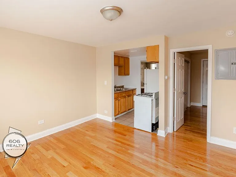 3443 S Central Ave #6 — Photo 4