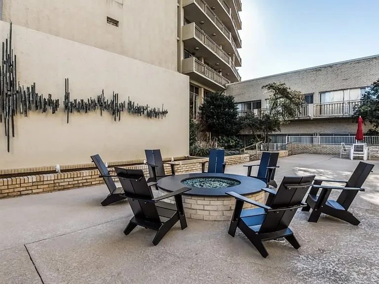 6211 W Northwest Hwy #G809 — Photo 11