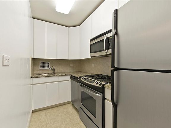 4th image of 10 E End Ave APT 4K