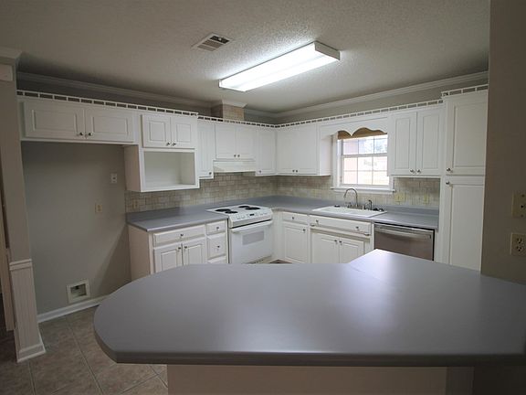 4th image of 3916 Weatherby Ln