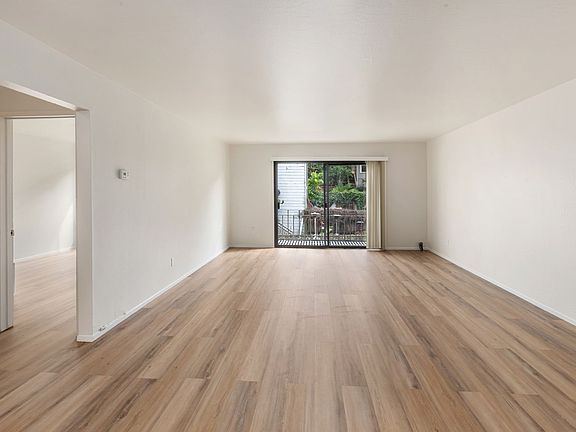 3rd image of 1519 Oak St #7