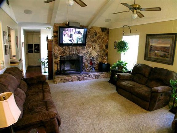 3rd image of 73 Lakewood Cir