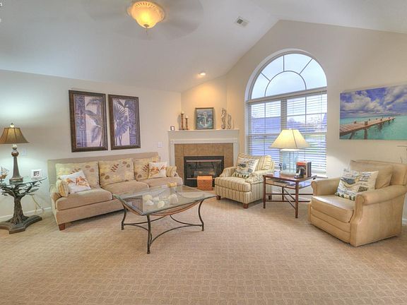 3rd image of 2710 Canterbury Cir #D