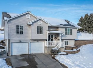 217 Fischer Dr, Woodbine, IA 51579