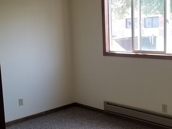 4th image of 326 Greenbrier Lane 4 #6-8-16