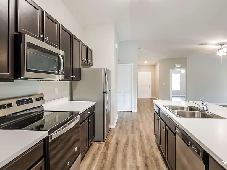 856 Anchor St E — Photo 2