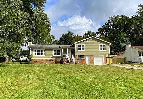 3rd image of 1215 Pine Creek Dr