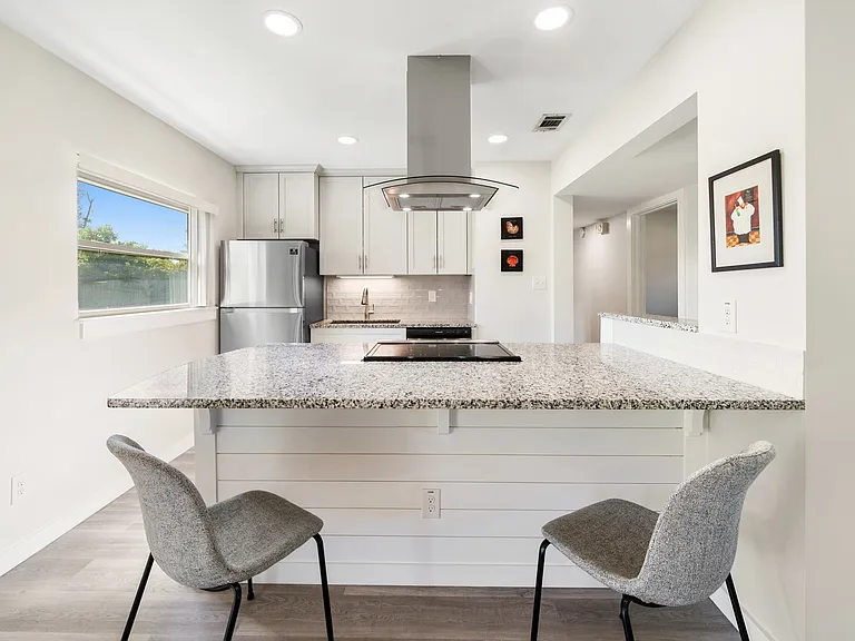 701 Virginia Ave — Photo 2