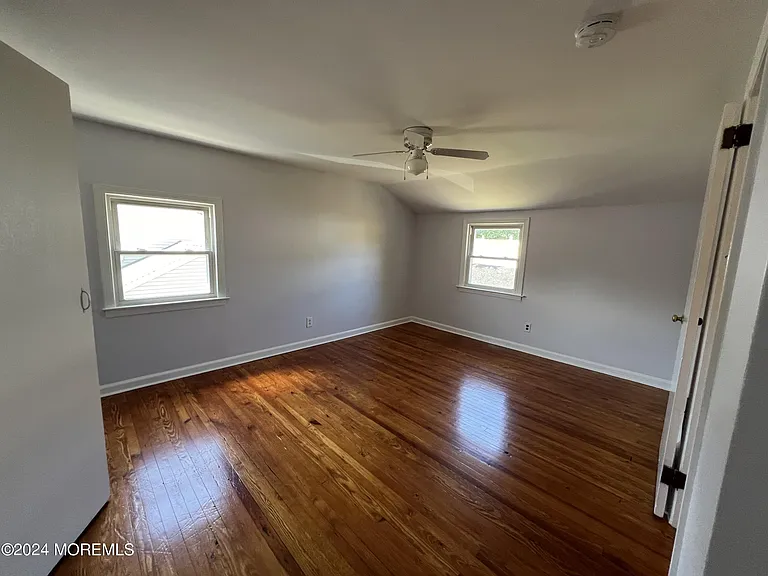 99 McLean St — Photo 18