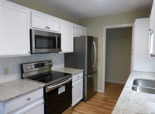 86 Heritage Vlg #E, Southbury, CT 06488