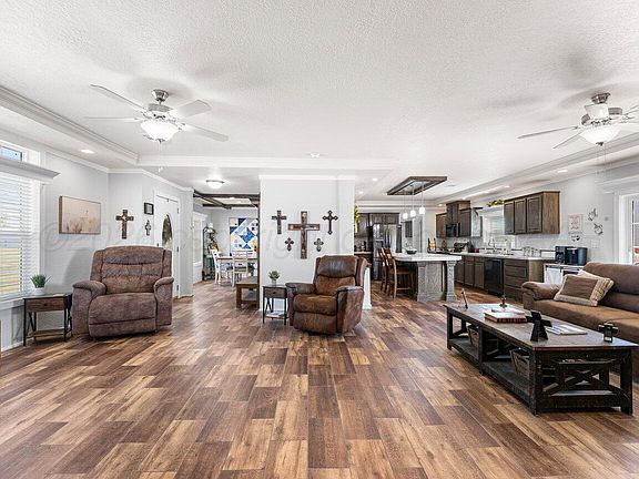 5th image of 300 E 10th St