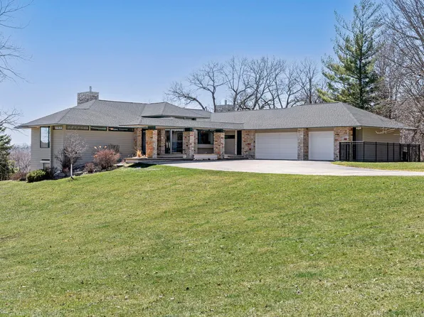 5484 Weatherhill Rd SW, Rochester, MN 55902