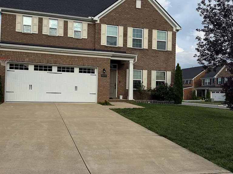 300 Finnegan Ct — Photo 3