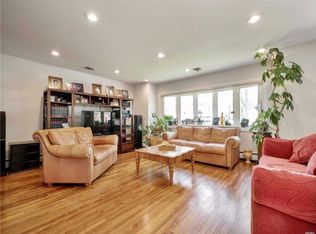 822 Newburg Ave, Valley Stream, NY 11581