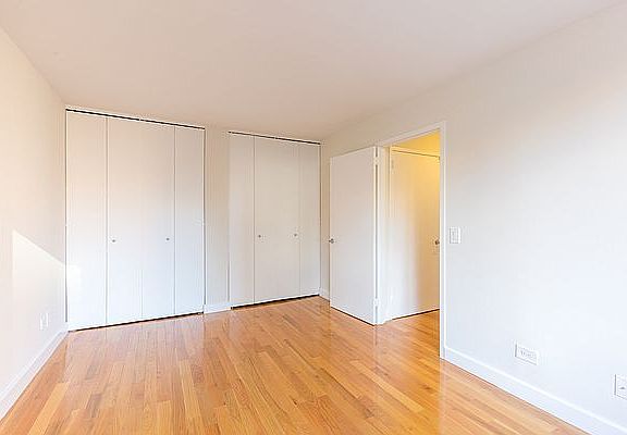 4th image of 235 W 48th St APT 42A