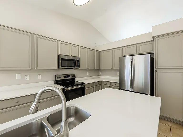1419 W Villa Theresa Dr — Photo 6
