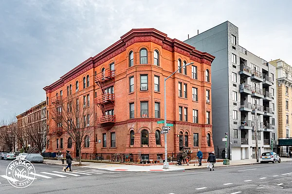 Rented by MySpaceNYC | media 30