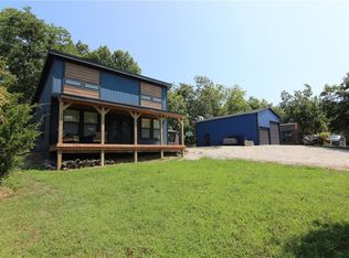 2 Oak Knoll Ct, Linn Valley, KS 66040