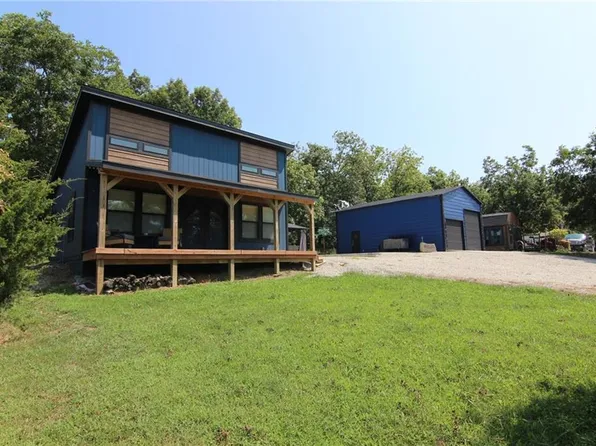 2 Oak Knoll Ct, Linn Valley, KS 66040