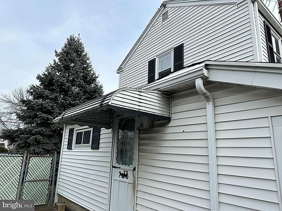 4th image of 818 W Penn Pines Blvd