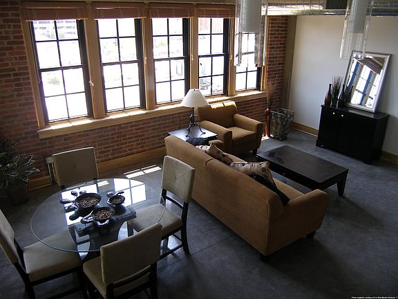 2nd image of 2615 Washington Blvd #401