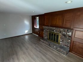 1301 Fallowfield Ave