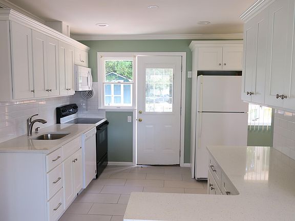 2nd image of 63 W Oak St