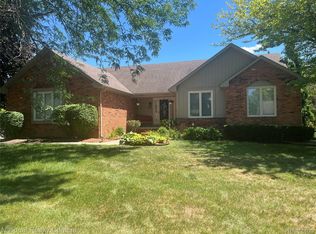 17610 Farmcrest Ln, Northville, MI