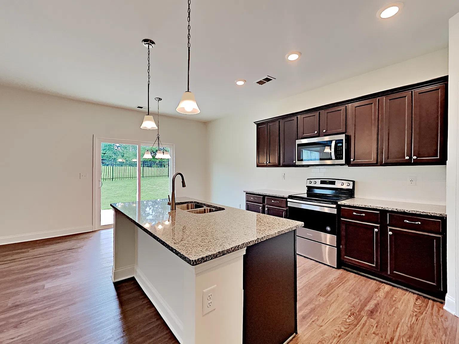 4 bed, 2.5 bath, 2297 sqft, $2,755 — Photo 3