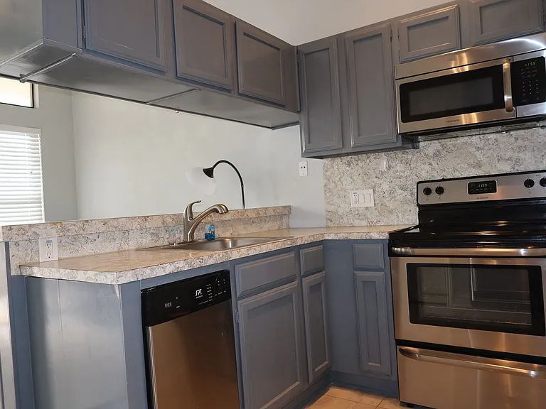 2802 Nueces St #306 — Photo 6