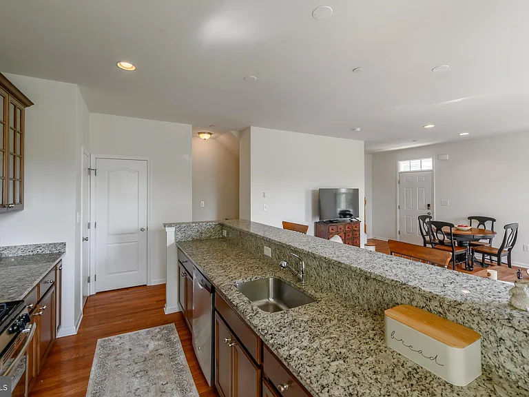 310 Katie Ln — Photo 7