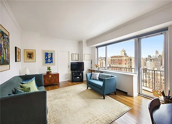 Sold by Warburg | media 17