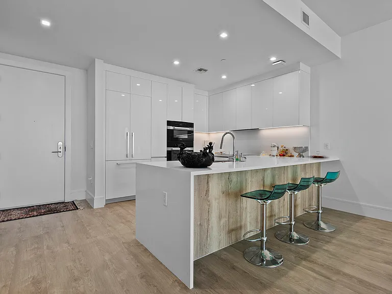 220 Lake Shore Dr #1913 — Photo 2