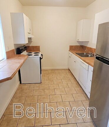 2nd image of 624 W Fort St #101