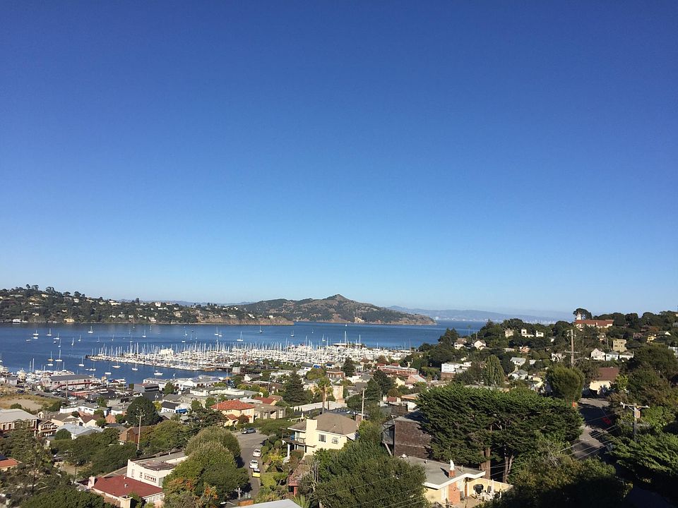 Unobstructed Views from upper and lower decks
