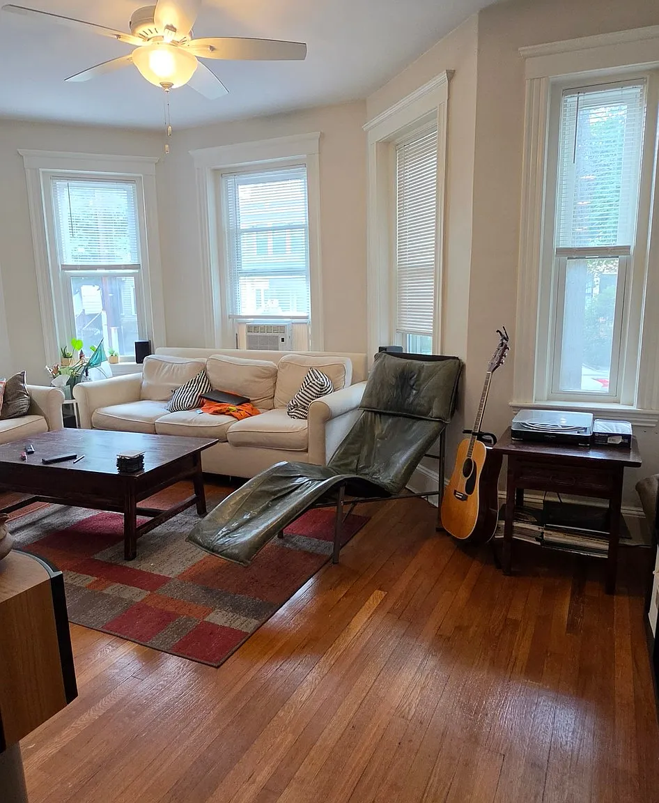 3 bed, 1.0 bath, 1300 sqft, $3,600 — Photo 1