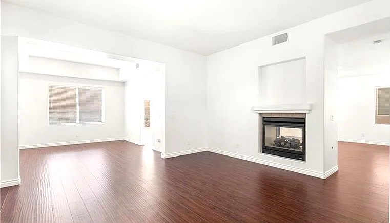 9123 Weeping Hollow Ave — Photo 2
