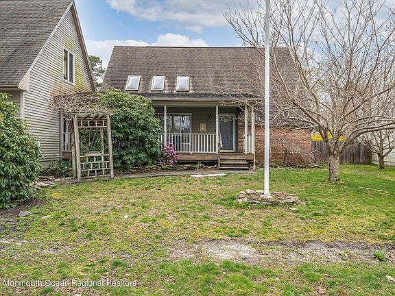 3rd image of 2205 Longwood Dr