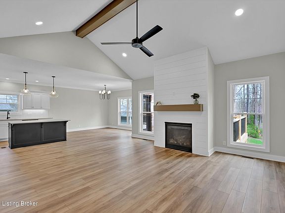 3rd image of 207 Cherry Hill Rd