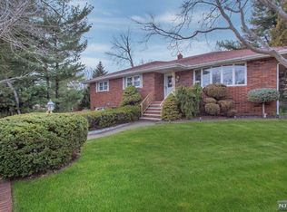 4 Peterson Rd, Totowa, NJ 07512