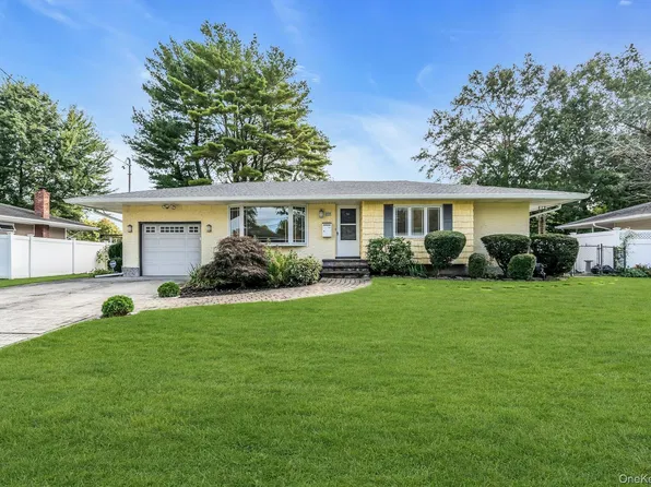 10 Fruitwood Lane, Commack, NY 11725