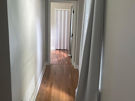 4th image of 212 S Willow St #1
