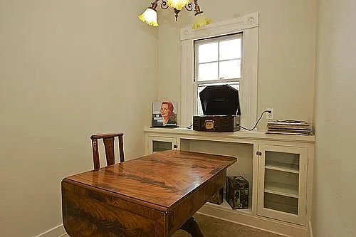 Quaint dining room/office