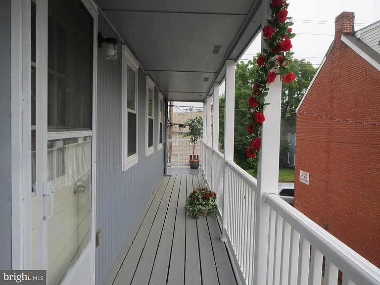 446 W South St — Photo 3