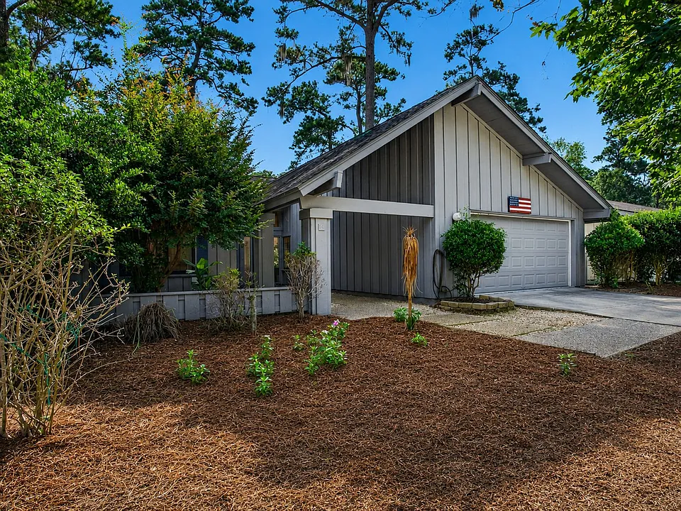 30 Village Green Cir