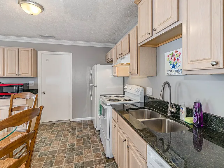 130 Overbrook Ct — Photo 4
