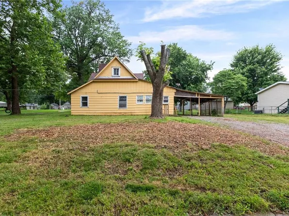 704 N Cherry St, Ottawa, KS 66067