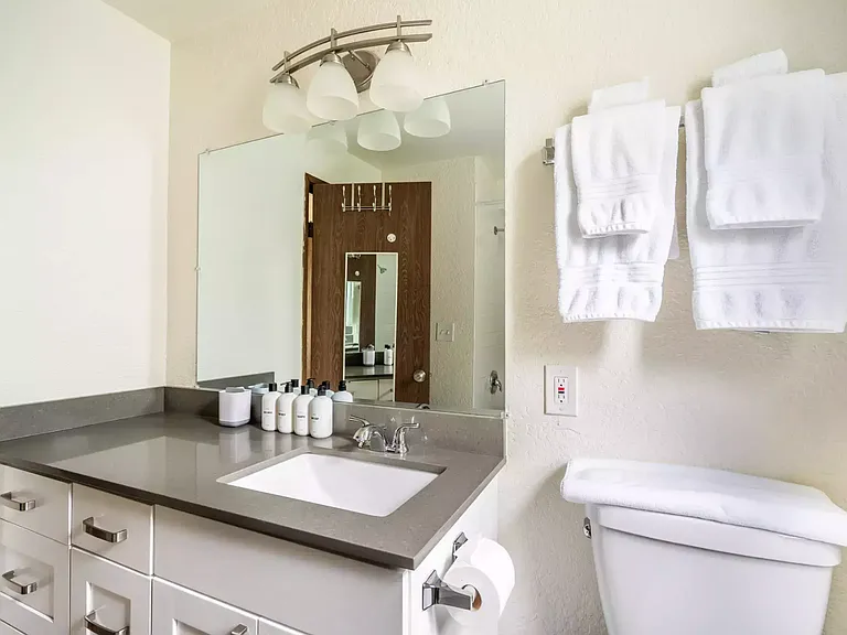 4259 Woodland Park Ave N #5 — Photo 8