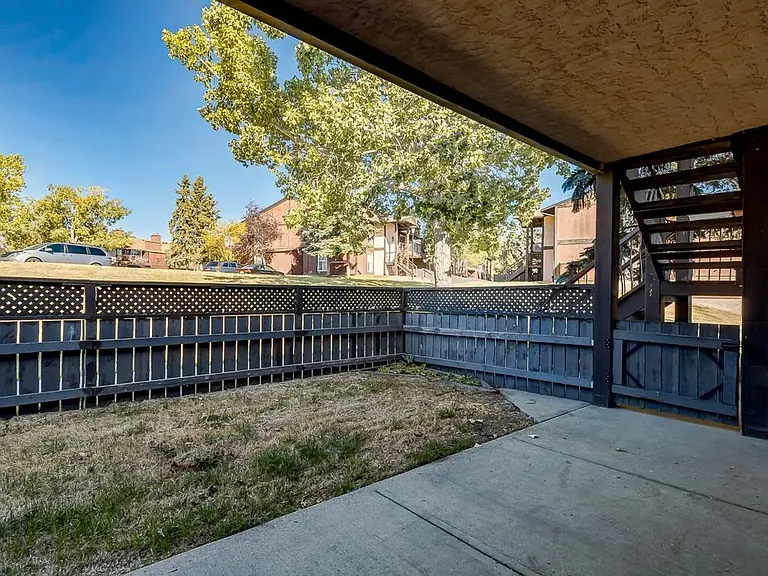 563 Huntington Hl NW #400 — Photo 9