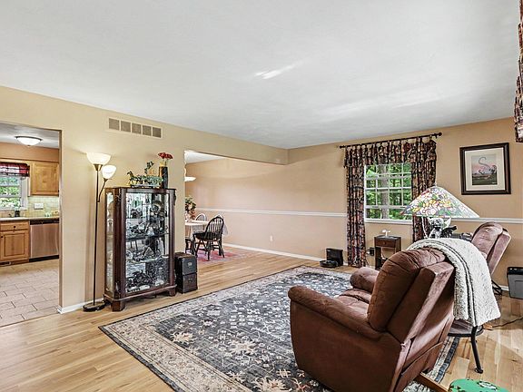 5th image of 7618 Hampton Oaks Dr